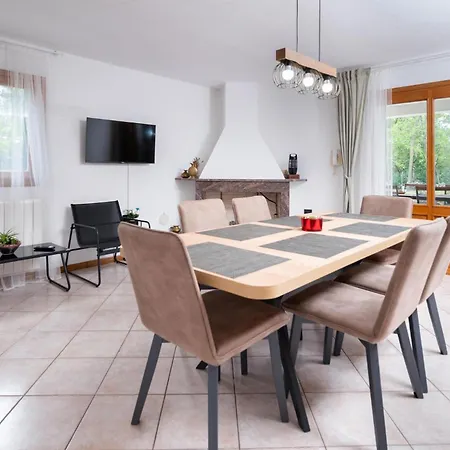 3 Bedroom Awesome In Holiday home