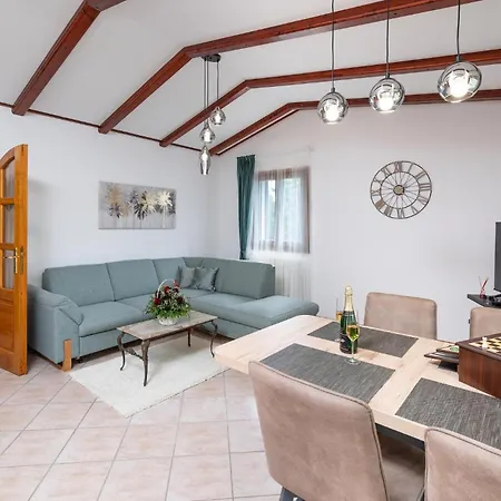 3 Bedroom Awesome In Trgetari