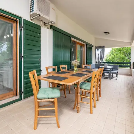 3 Bedroom Awesome In *