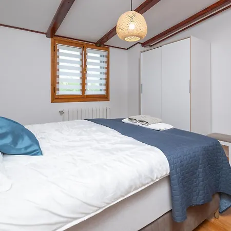Holiday home 3 Bedroom Awesome In Trgetari