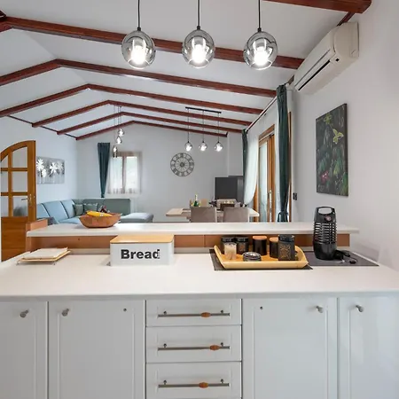 3 Bedroom Awesome In Trgetari